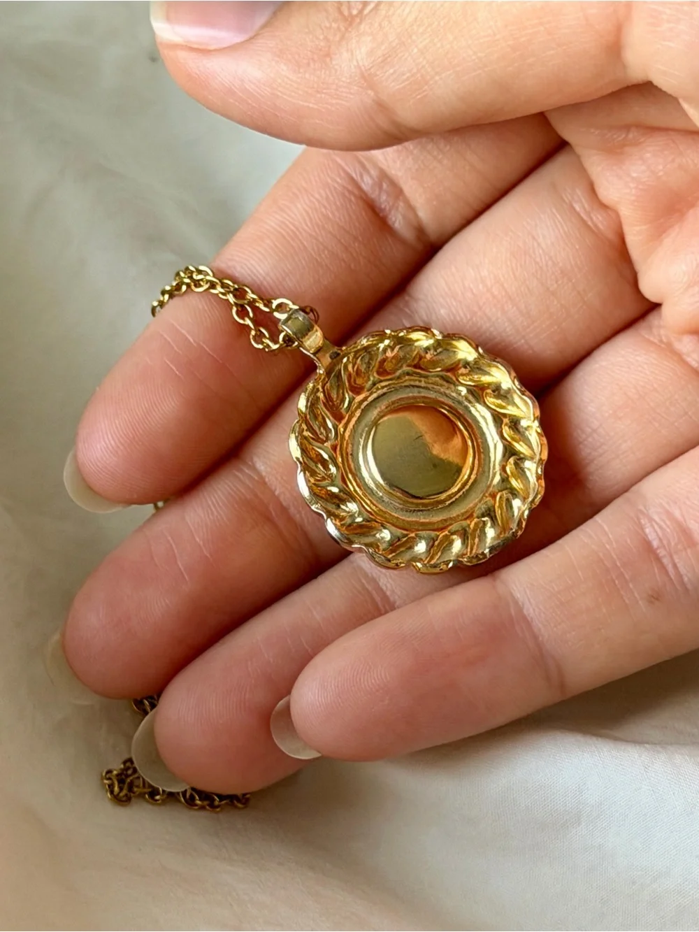 CHANEL Gold CC Rope-Edge Medallion Necklace